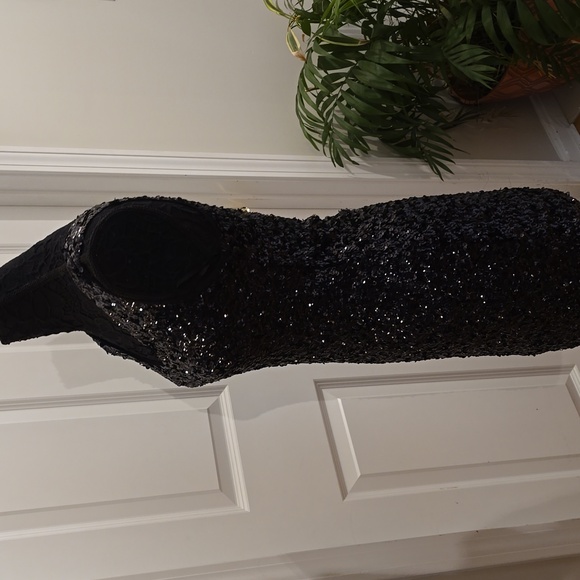 BLACK SEQUINED DRESS - Picture 3 of 6